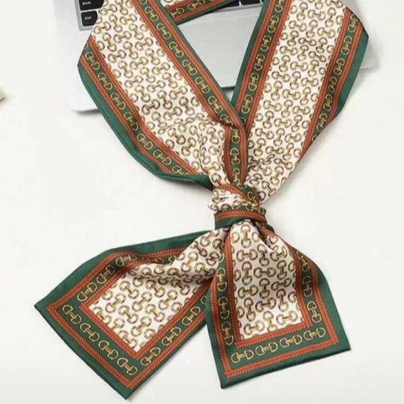 Green and Gold Patterned Scarf - Picture 4 of 8